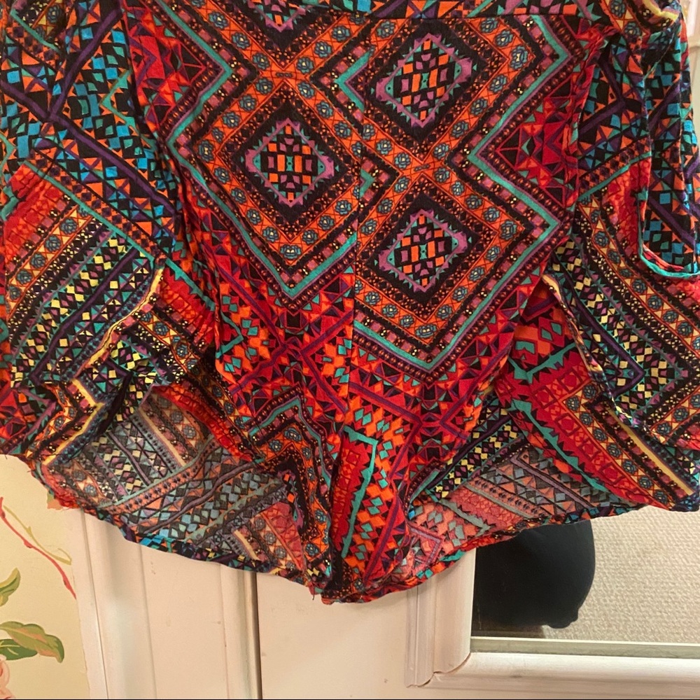 LF multicolor patterned flowy skort ๐ - Picture 8 of 11